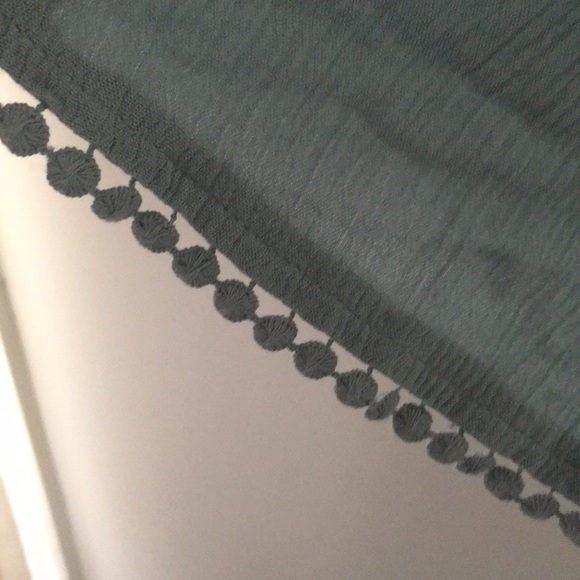 Cold Shoulder Top - Picture 4 of 6